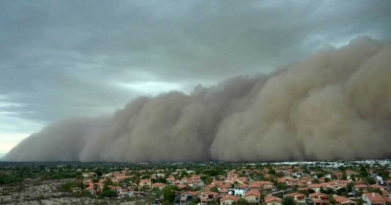 Massive-dust-storm-engulfs-Phoenix-followed-by-monsoon-grounding-hundreds.jpg