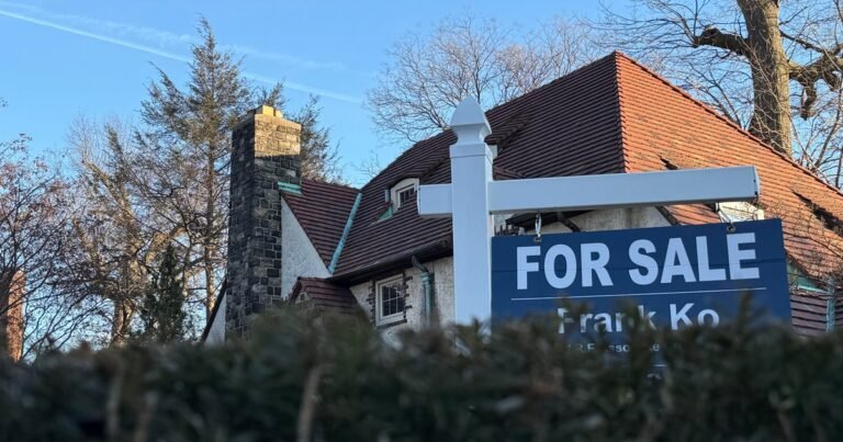 More-sellers-are-pulling-their-homes-off-the-market-Heres.jpg