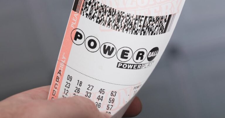 Powerball-winning-numbers-drawn-in-750-million-jackpot-games-10th.jpg