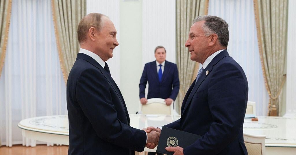 Putin-needles-US-by-giving-Trump-envoy-an-award-meant.jpg