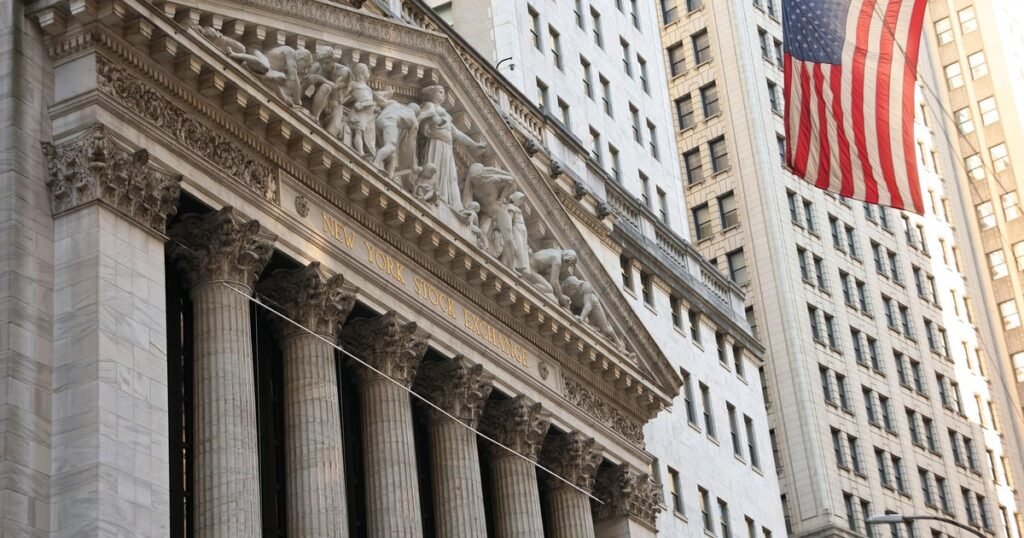 US-markets-hold-steady-a-day-after-Trump-says-he.jpg