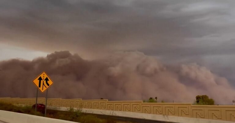 Videos-show-dust-storm-sweeping-through-Phoenix-area-ASU-football.jpg