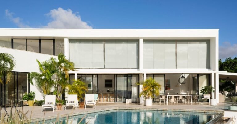 You-can-still-buy-a-mansion-for-1-million-in.jpg